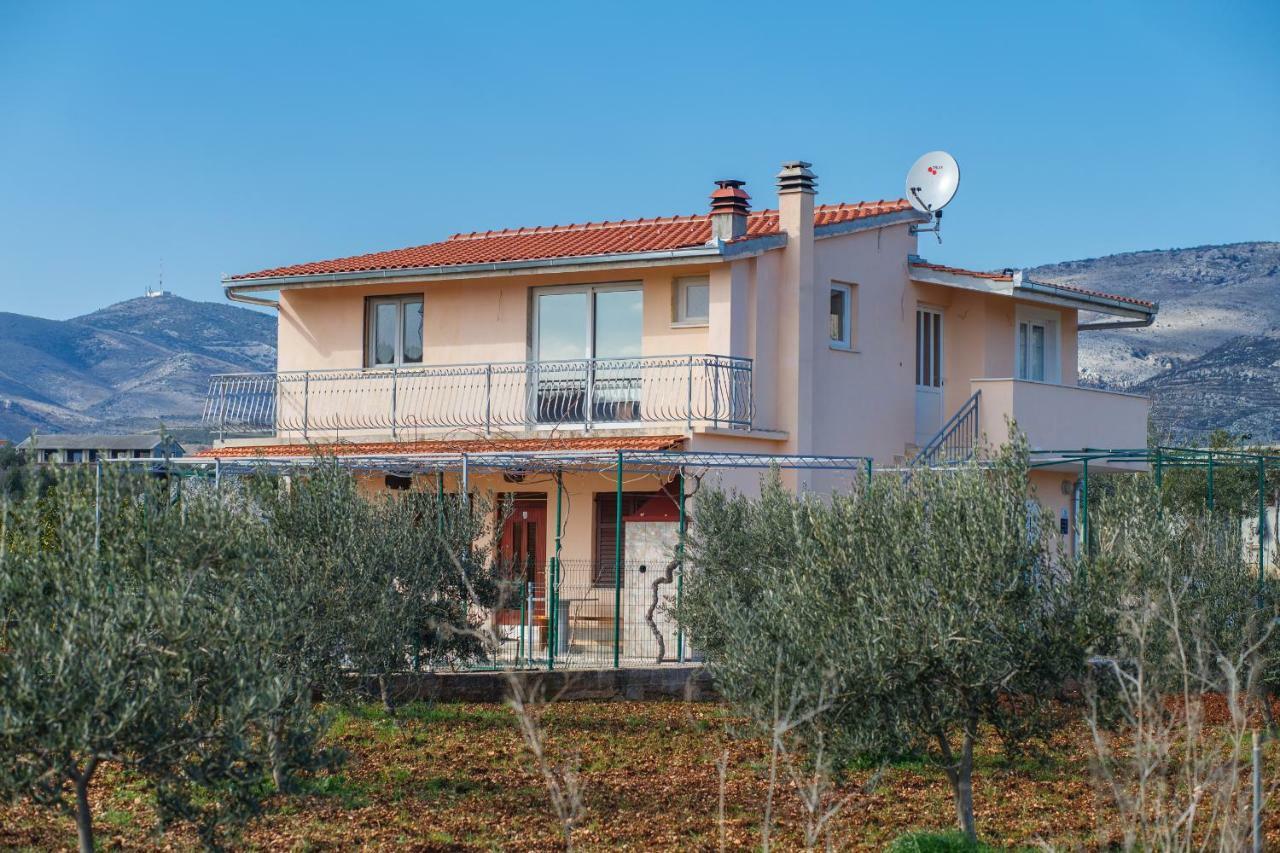 Guest House Pelja Plano Exteriér fotografie